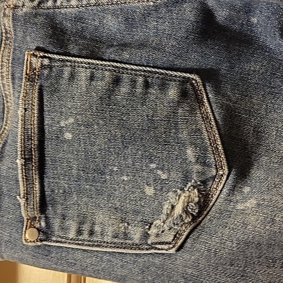 Judy Blue bleach splatter very distressed  jeans - Picture 3 of 10